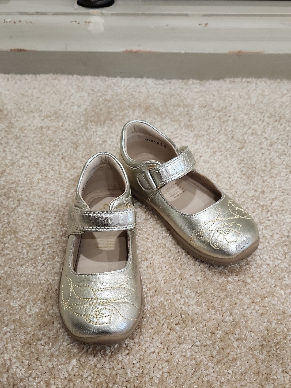 Clarks Girls Leather Metallic Gold Mary Jane Shoes Size US 6.5